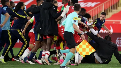 Meci nebun în Ligue 1! 5 cartonașe roșii după o bătaie generală la finalul partidei AS Monaco - Lyon | VIDEO