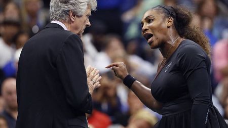  Prima sancțiune primită de Serena pentru momentele create în finala US Open! Organizatorii au pedepsit-o pentru trei "capete de acuzare"