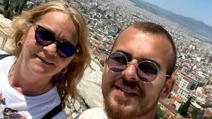 Mama lui Denis Alibec, lovitură grea pentru familia Becali! A scos contractul fotbalistului și a dovedit totul: „Să lămurim!”