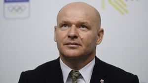 Frații Pavăl, lovitură de 15.500.000 de euro. Patronii echipei de fotbal din Bacău şi-au extins imperiul Dedeman la Alexandria