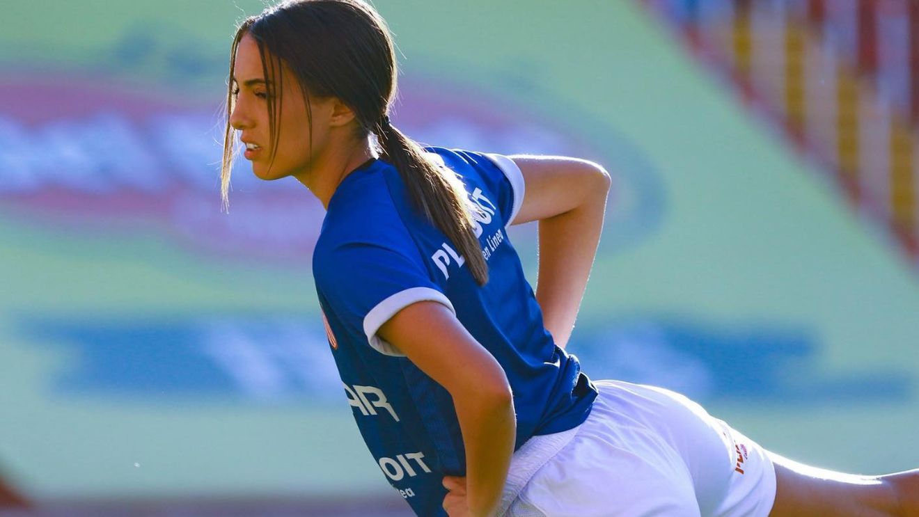 La 24 de ani a renunțat definitiv la cariera de fotbalistă pentru a se ocupa de contul de pe o platformă destinată bărbaților! Vrea să facă avere și imaginile cu ea au strâns deja sute de mii de urmăritori pe Instagram. GALERIE FOTO