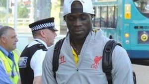 FOTO | Una dintre cele mai tari poze ale săptămânii. GENIAL | Cine se afla în spatele lui Balotelli. Detaliul care le-a scăpat tuturor