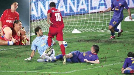 "Dacă Borcea e în vână, bate și echipa!"** VIDEO Vezi cum a răpus-o Dennis Șerban pe Steaua în 2006!
