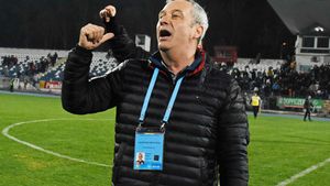 Elevii lui Mircea Rednic, șase antrenamente pe săptămână online, prin Zoom. Cum vor fi testați jucătorii și staff-ul