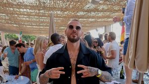 Denis Alibec s-a acomodat de minune în Qatar! Se „pregătește” de meciurile naționalei României pe o plajă din Doha | FOTO