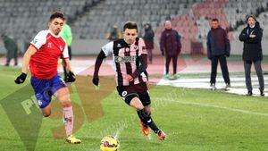 Administratorul Cluj Arena îi răspunde lui Ogăraru: "Nicăieri în Europa gazonul n-ar fi fost mai bun, la cât a plouat. E cel mai performant din Europa"