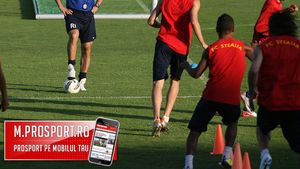 Vor în finala Europa League, dar sunt luați la preț de matineu în Liga 1!** Steliștii, ironizați: "Tiki-taka e doar în filme! Nu ne speriem"