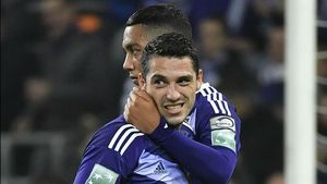 Stanciu, pus la punct de antrenorul lui Anderlecht, după ce s-a plâns că nu joacă în Belgia! "Să se uite în oglindă"