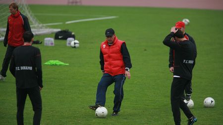 Criza lovește Dinamo! "Nu se mai dau prime jucătorilor!"