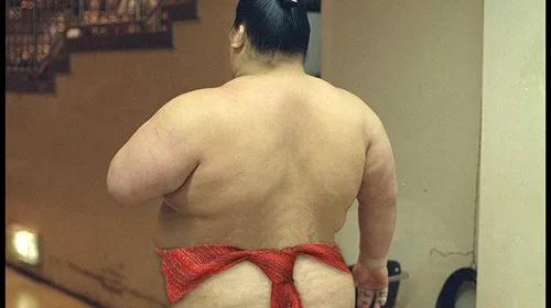 Luptător de sumo, arestat pentru că a încercat să fure un bancomat