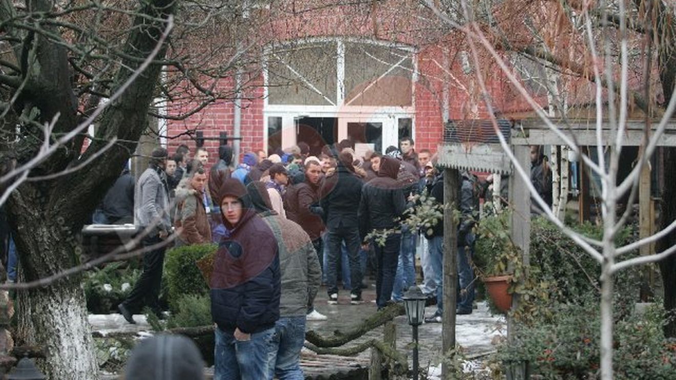 FOTO** Pițurcă le-a zis fanilor că ar fi antrenat Știința și în Liga a III-a, dar nu cu Mititelu șef! Vezi ce le-a mai spus!