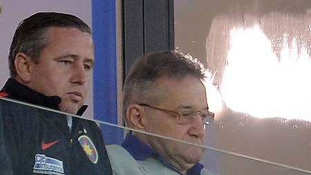 "Am încercat să-l aduc, dar nu se poate!" Becali renunță oficial la una dintre ținte. Jucătorul aflat deja la Steaua care poate rezolva problema: "I-am spus lui Reghe că el trebuie să joace acolo!"