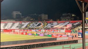Atmosferă incendiară la derby-ul Dinamo - FCSB! Galeria dinamovistă, coregrafie superbă | VIDEO