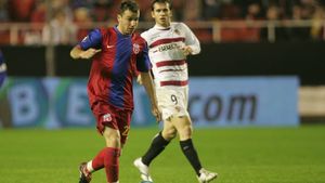 Paraschiv: "Ideal e să jucăm cu doi închizători"