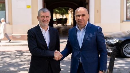 Are contracte de 3 miliarde de euro cu Statul, e în anturajul premierului Ilie Bolojan, dar are o afacere ca o gaură neagră, în care a pierdut 25.000.000 de euro
