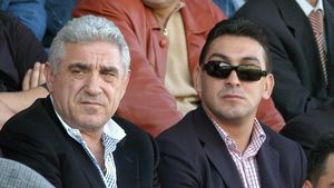 „Noi am fost primii 5 impresari FIFA din România!”. Cum a început ascensiunea lui Giovanni Becali și Ilie Dumitrescu pe piața transferurilor și ce sume uriașe au depus garanție pentru asta. EXCLUSIV