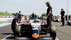 El e românul care a impresionat în prima competiție de marcă din Formula 4! „Lecțiile lui Kimi Antonelli mi-au fost de mare folos”. SPECIAL