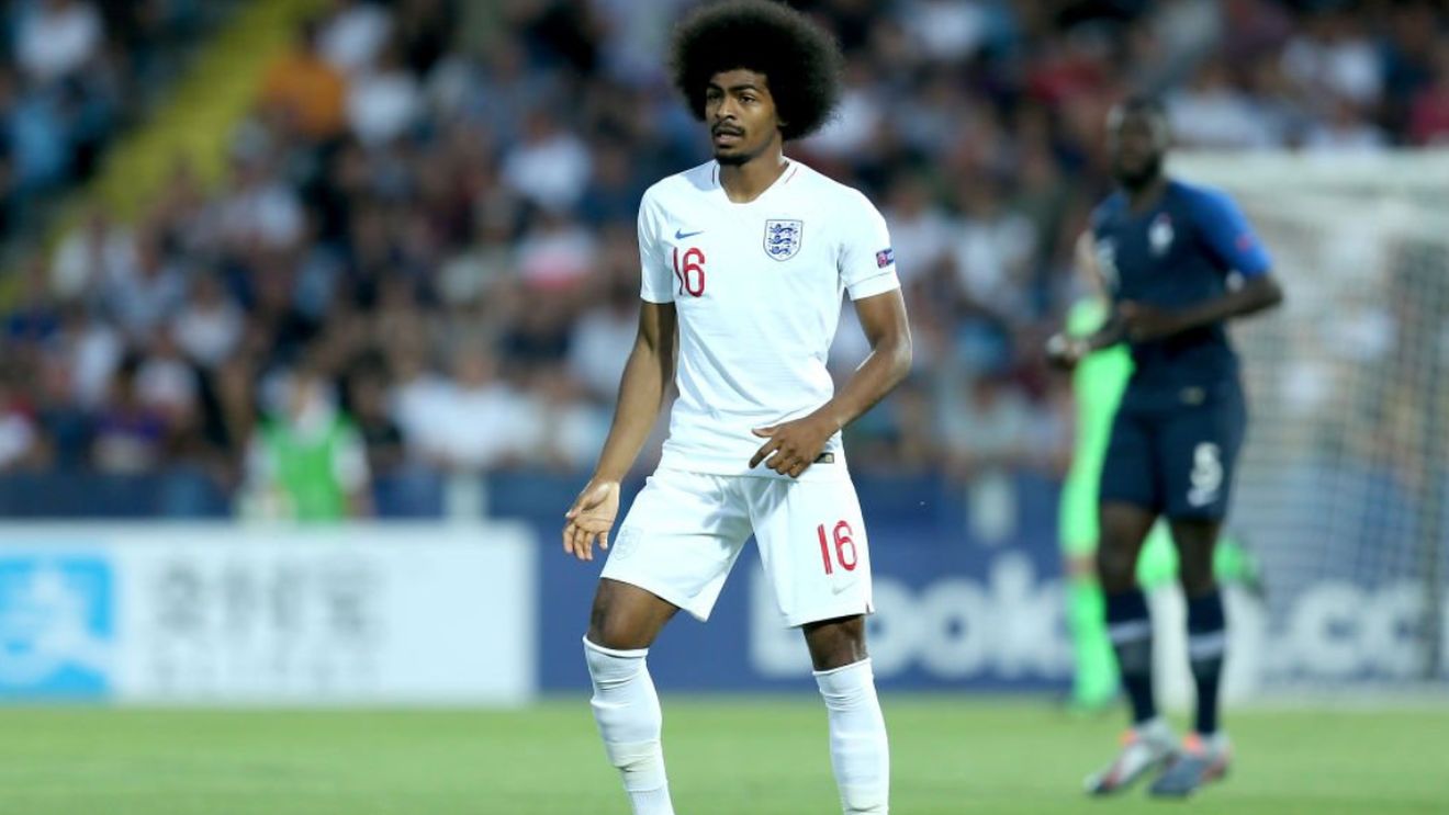 România U21 la EURO 2019. Tricolorii au scăpat de omul care „proteja" apărarea Angliei. Cartonaș roșu pentru un jucător de la Leicester care a avut o intrare ca la „județ"!