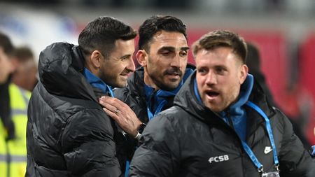 Lista celor trei fotbaliști de top din Superliga pe care Mihai Pintilii i-ar vrea la FCSB! Doi joacă la rivala Rapid și unul a semnat deja cu un club din Premier League