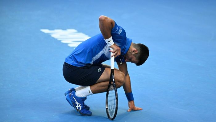 Novak Djokovic a abandonat în semifinale la Australian Open. A părăsit terenul în huiduielile publicului