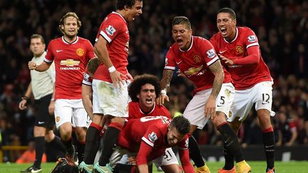 Scandal uriaș cu un star de la United: "Te vreau ca un nebun!" Ce mesaje și poze explicite îi putea trimite unei fane