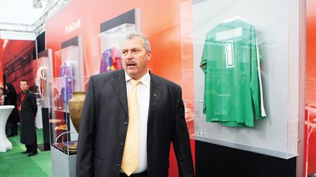 Duckadam condamnă decizia de silenzio stampa