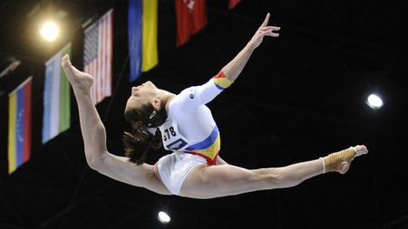 Ana Porgras și Ștefania Stănilă, gimnastele care fac o avere la Survivor România! PRO TV le-a salvat: câștigă într-o săptămână de show cât în trei luni din renta viageră de la stat!