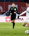 Arbitru cu ecuson FIFA la centrul jocului de baraj dintre FC Hermannstadt și FC Voluntari