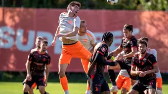 Metaloglobus a pierdut la scor amicalul cu Dinamo, dar desprinderea ”câinilor” a venit pe final de test. Ianis Zicu a avut doi noi jucători la dispoziție