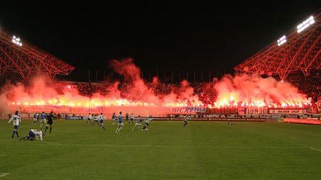 Torcida a început războiul!** Vezi cum au încercat să îi șicaneze pe "câini" noaptea trecută