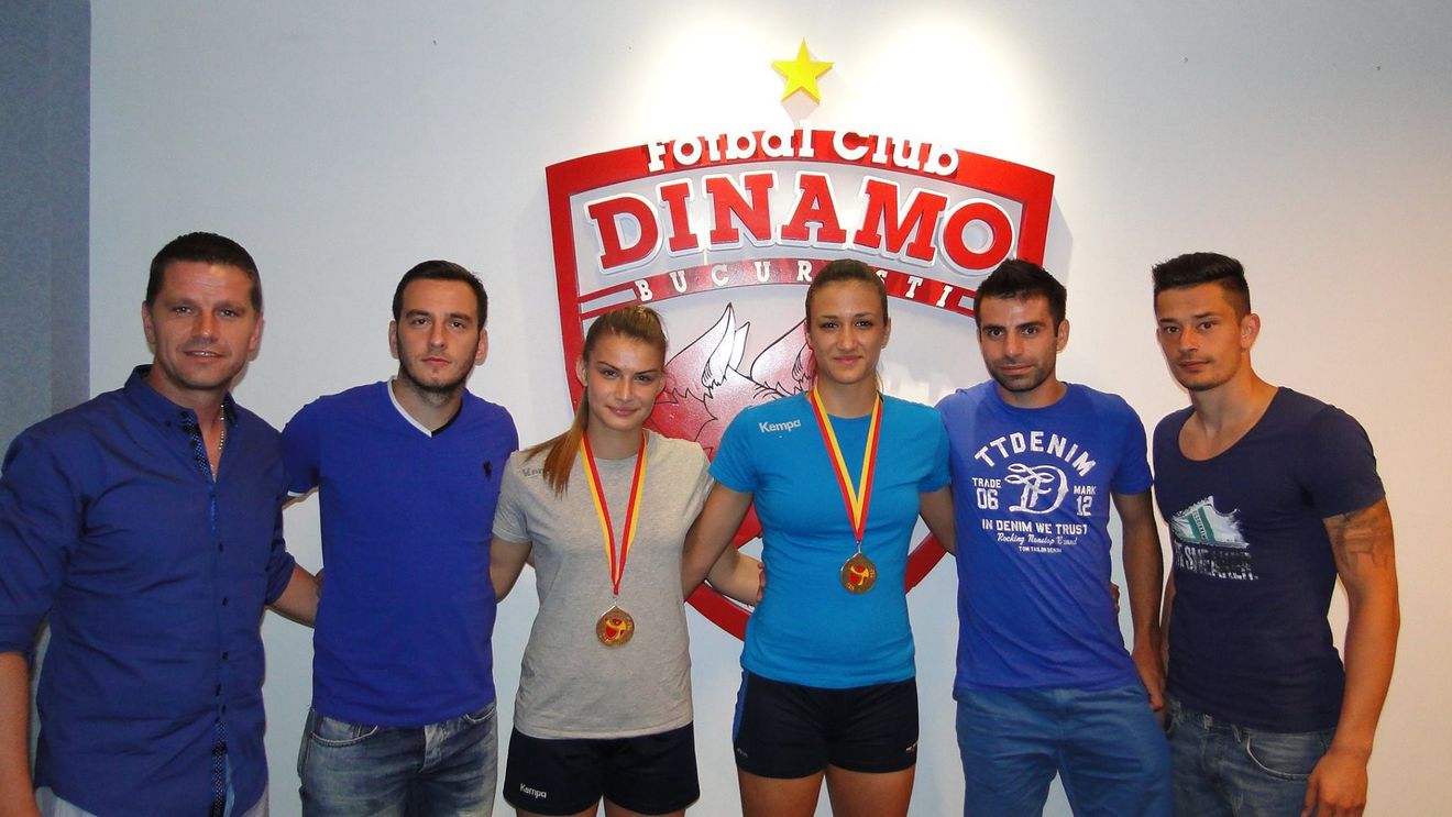 Stoican s-a întâlnit cu handbalistele campioane mondiale Bianca Bazaliu și Florența Ilie