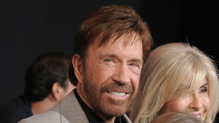 Top 10 cele mai bune glume cu Chuck Norris. Campionul de karate a atins un nivel legendar