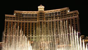 Dragomir îl învață business pe Rădoi: "Cu salariul tău iei 10 apartamente în Las Vegas și le închiriezi!"