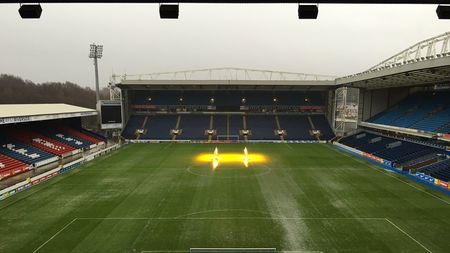 Mai multe meciuri din Marea Britanie, amânate din cauza ploii torențiale! Deocamdată, meciurile din Premier League se dispută conform programului