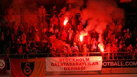 Poliția din Istanbul a arestat 31 de suporteri după derby-ul Galatasaray - Beșiktaș (1-2)