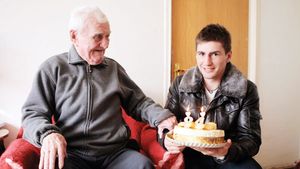 Vasile Tiță, cel mai în vârstă medaliat olimpic în viață din România, a împlinit 84 de ani!** Bogdan Juratoni, alături de "Prințul din Obor"