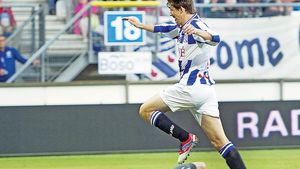 Rupți în patru:** conducerea e supărată pe veteranii cu salarii mari, unii jucători nu-l mai suportă pe Sabău, avionul care-i aducea în țară s-a defectat, iar fanii anunță proteste dure cu Iașiul