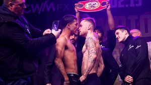 Cântar cu scântei la Belfast. Nu doar pugiliștii se aprind: "M-a nimerit cu o  gumă de mestecat, direct din gură. Ce doamnă încântătoare!"