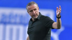 L-au lucrat fotbaliștii lui CFR Cluj pe Dan Petrescu? Reacția misterioasă a lui Laurențiu Reghecampf: „Nu mi s-a părut ceva normal”