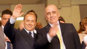 A pus Rednic pe "hold" achizițiile la Dinamo? "Pe cine să-mi mai doresc, pe Galliani, pe Berlusconi?" :)