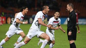 Povestea românului care a impresionat zeci de mii de fani!** Câștigă sute de mii de euro, dar merge la antrenament cu scuterul și stă într-un apartament VIDEO 