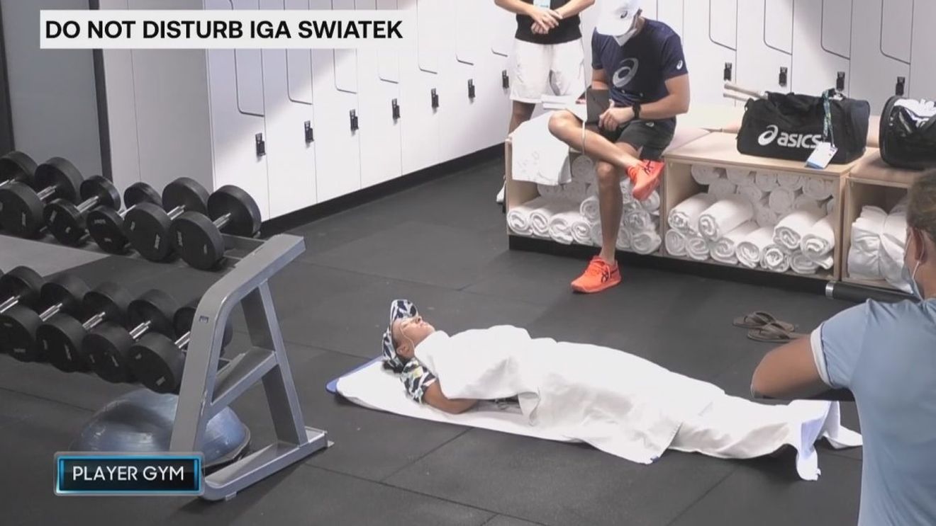 Moment bizar la Australian Open înaintea meciului Sorana Cîrstea - Iga Swiatek! Poloneza și-a făcut siesta chiar în vestiar: „Nu o deranjați!" FOTO