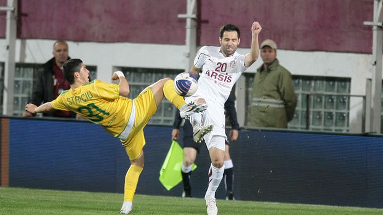 Scandal în Giulești!** Jucătorii s-au luat la bătaie pe culoarul spre vestiare! Porumboiu: "Ne-a făcut portarul"