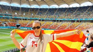 Soția lui Darko Velkovski, noul fundaș de la Dinamo, arată într-un mare fel. A mai fost la București și a întors toate privirile pe Arena Națională. GALERIE FOTO