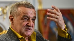 Atacantul pe care Gigi Becali l-a antamat dacă FCSB intră în grupele Champions League sau în cele ale Europa League: „Contract pe un an și jumătate”