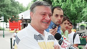 Sandu: „Pițurcă să dea banii și poate să se ducă!"