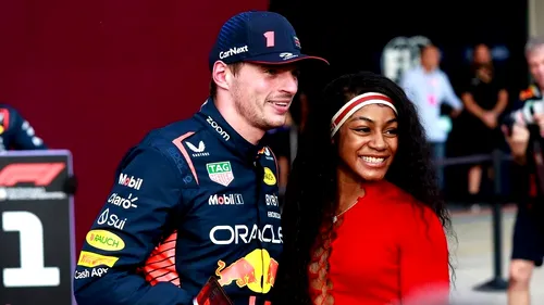 Fabulos! Triplului campion mondial al Formula 1, Max Verstappen, i s-a interzis să conducă un sedan Mercedes-AMG pentru că e prea tânăr!