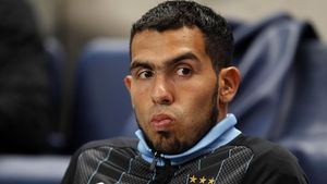 Tevez, vino cu bani de acasă! "Povestea cu City a devenit o GLUMĂ‚!"** "Apașul" riscă încă o amendă, pentru că vrea să-i fie aproape prietenului Palermo