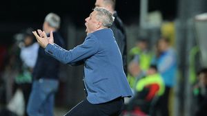 Șumudică, în extaz după coregrafia afișată de dinamoviști la Steaua - City: "Pe mine m-ar fi luat transpirațiile. Luam deodorantul și dădeam de două ori, ca să nu deranjez"