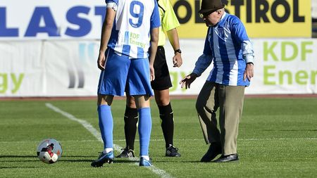 Are 101 ani și vine la meciurile Craiovei: "Universitatea va ajunge din nou sus"